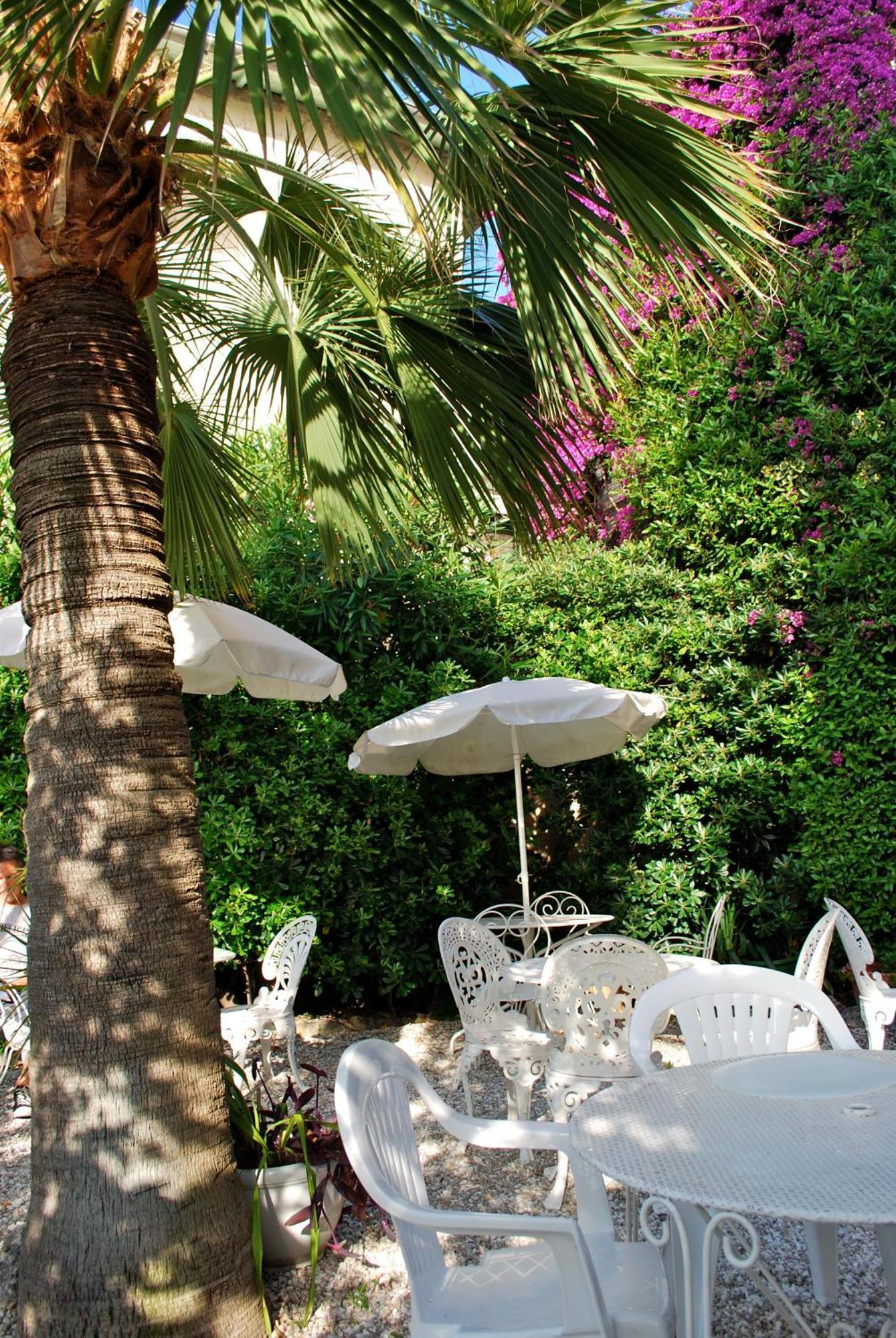 De Charme Regency Hotel
