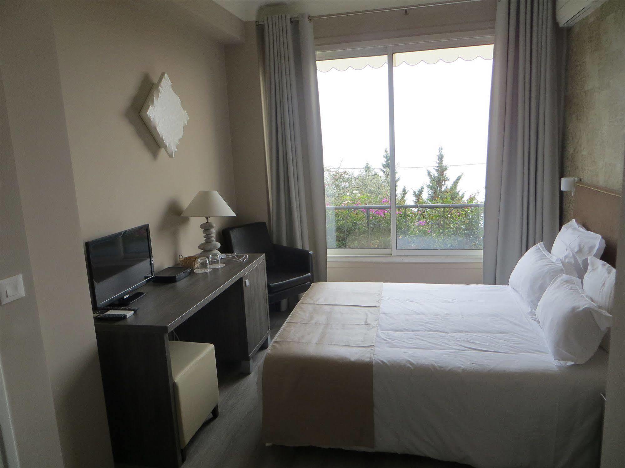 De Charme Regency Hotel